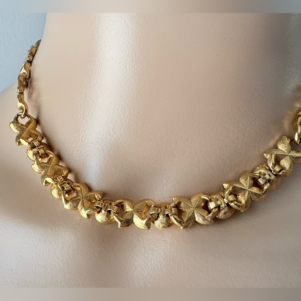 NAPIER Vintage Signed Rare Gorgeous Floral Clear Crystal Gold Necklace. - Picture 6 of 10